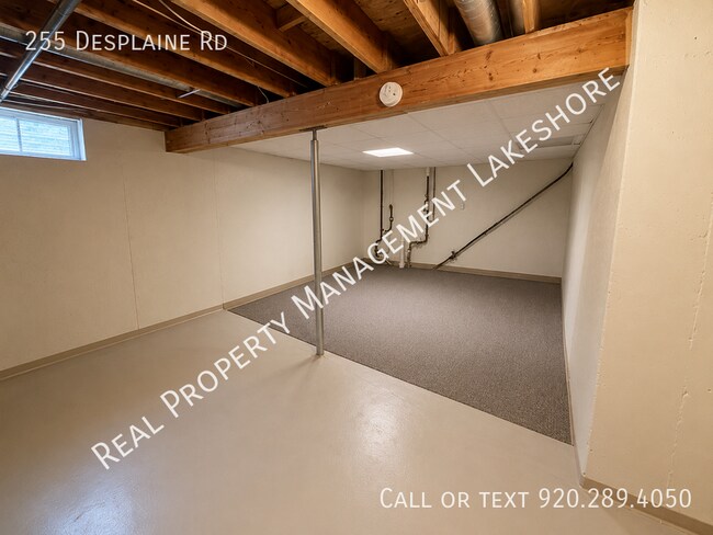 Building Photo - 255 Desplaine Rd