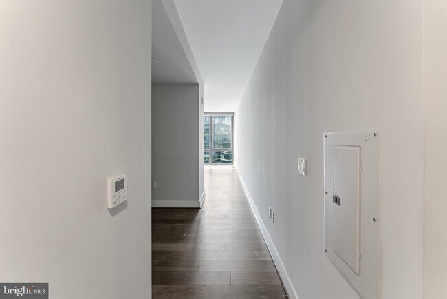 Building Photo - 1300 4th St SE