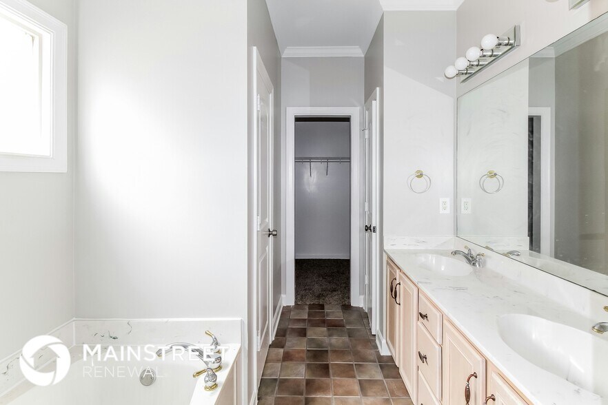 Building Photo - 6330 Cheyenne Dr