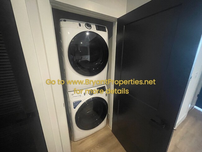 Building Photo - Nashville - Furnished 2-Bedroom Condo