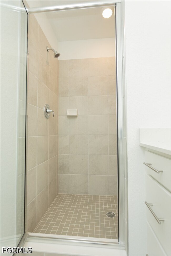 Building Photo - 15375 Grn Acrs Ave