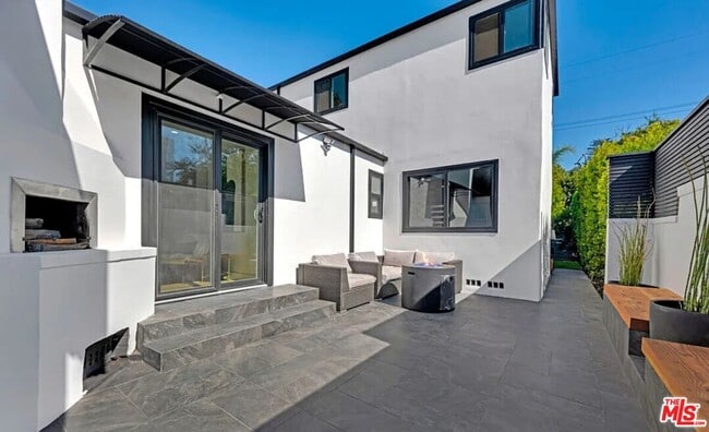 Building Photo - 418 N Bowling Green Way