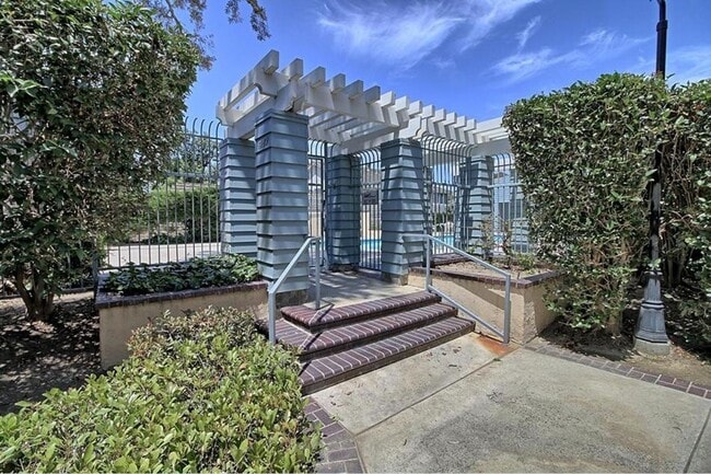 Building Photo - Desirable Cape Weston Condo