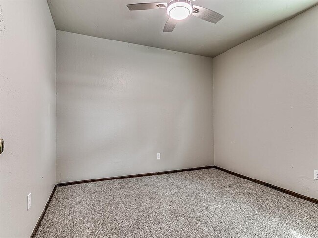 Building Photo - 1170 Mockingbird Cir