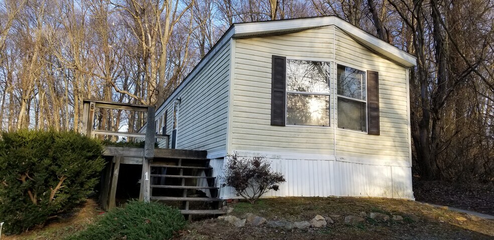 Building Photo - 1 Windy Hill Dr