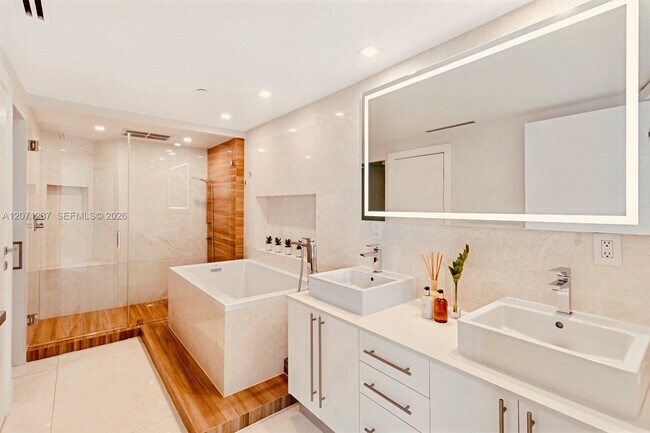 Building Photo - 2127 Brickell Ave
