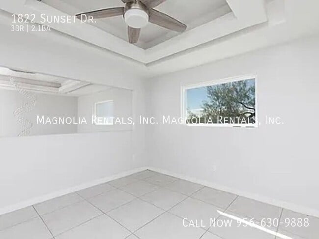 Building Photo - 1822 Sunset Dr