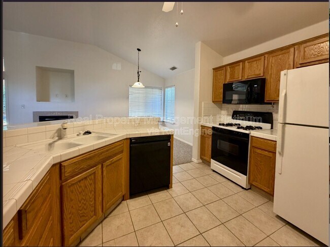 Building Photo - 2669 Alamos Ave