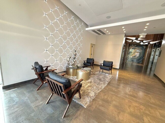 Building Photo - 139 NE 32nd St