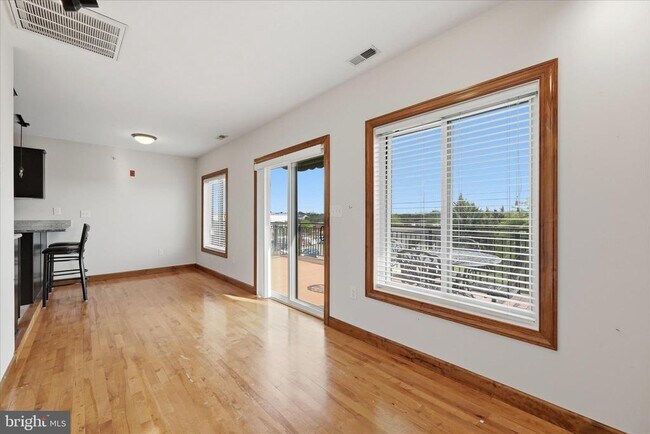 Building Photo - 443 Millwood Ave