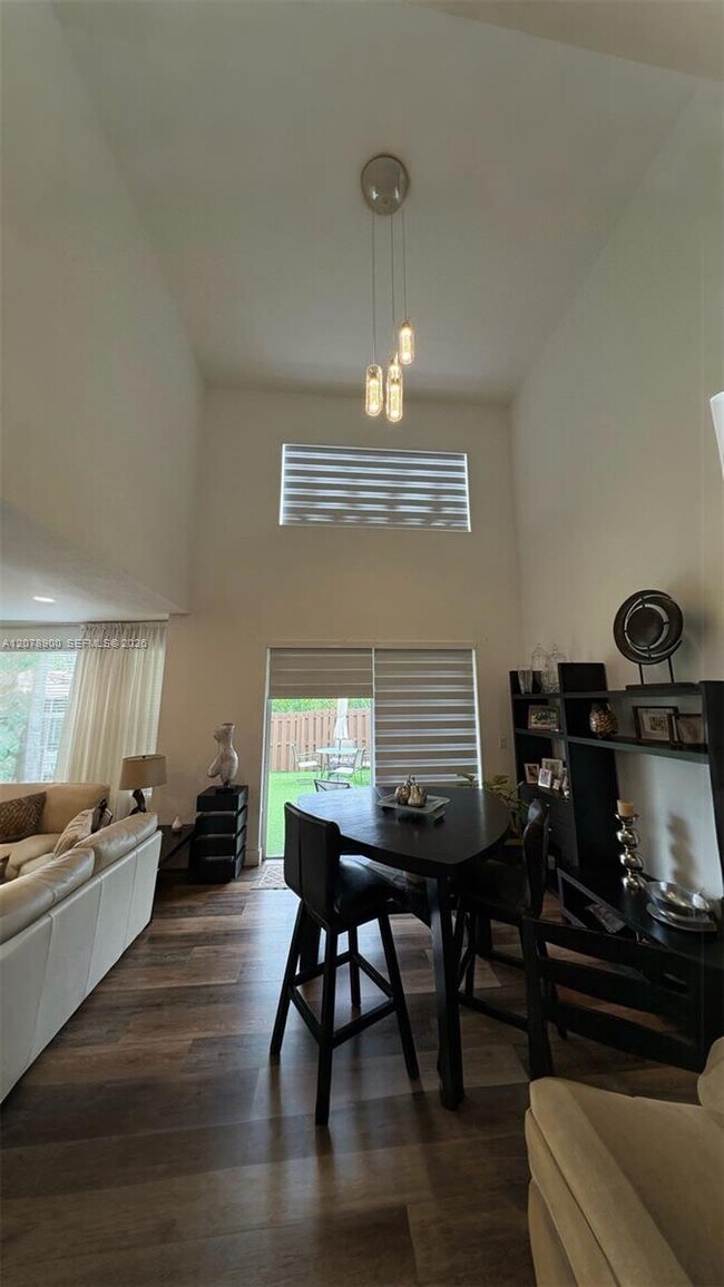 Building Photo - 6691 NW 107 Ct