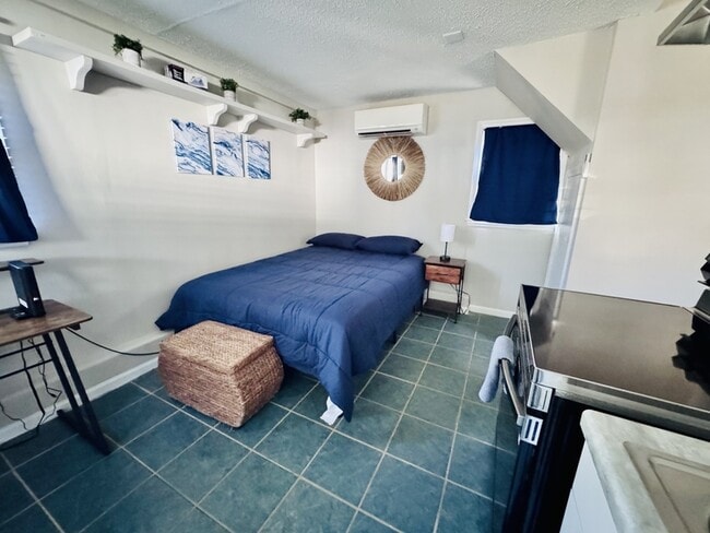 Building Photo - 1105 W Rock Spring Rd