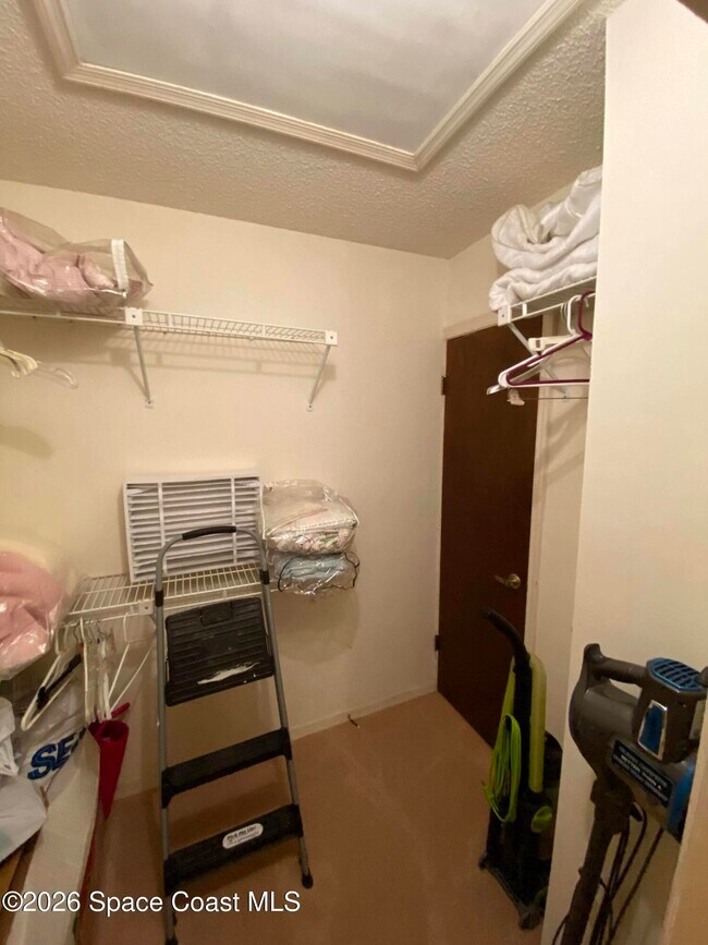 Building Photo - 423 Polk Ave