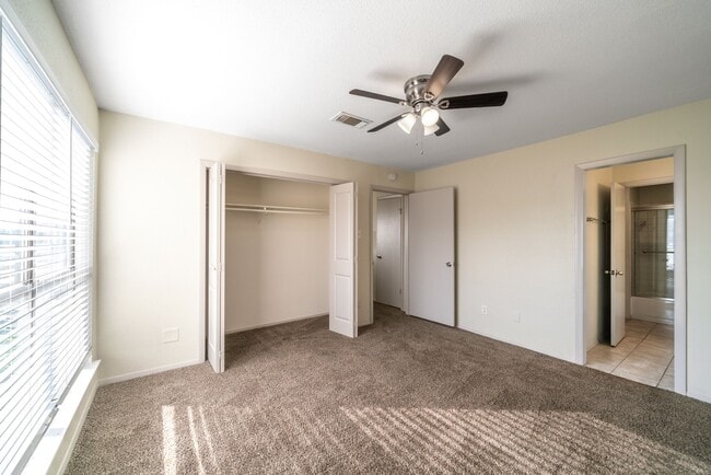 Building Photo - 7847 Green Lawn Dr