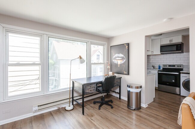 Building Photo - 6427 N Hermitage Ave