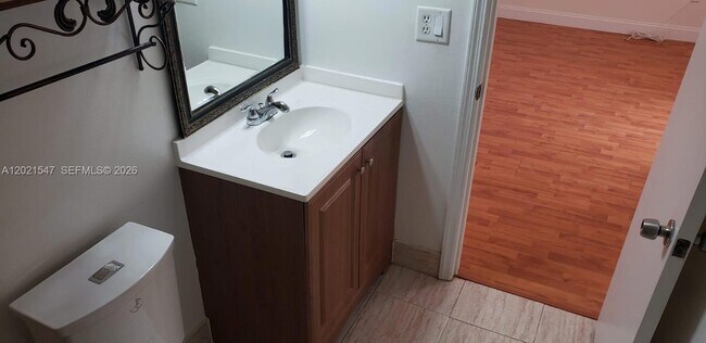 Building Photo - 6225 SW Kendale Lakes Cir