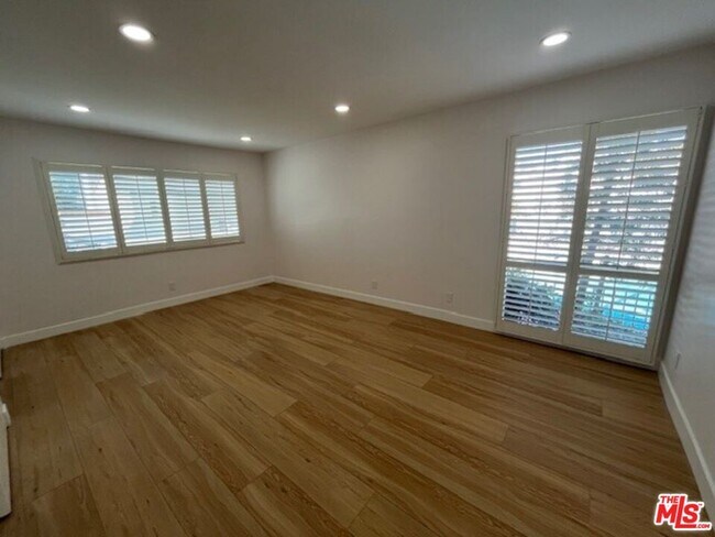 Building Photo - 1738 Palisades Dr