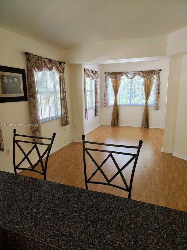 Building Photo - 2586 Centergate Dr