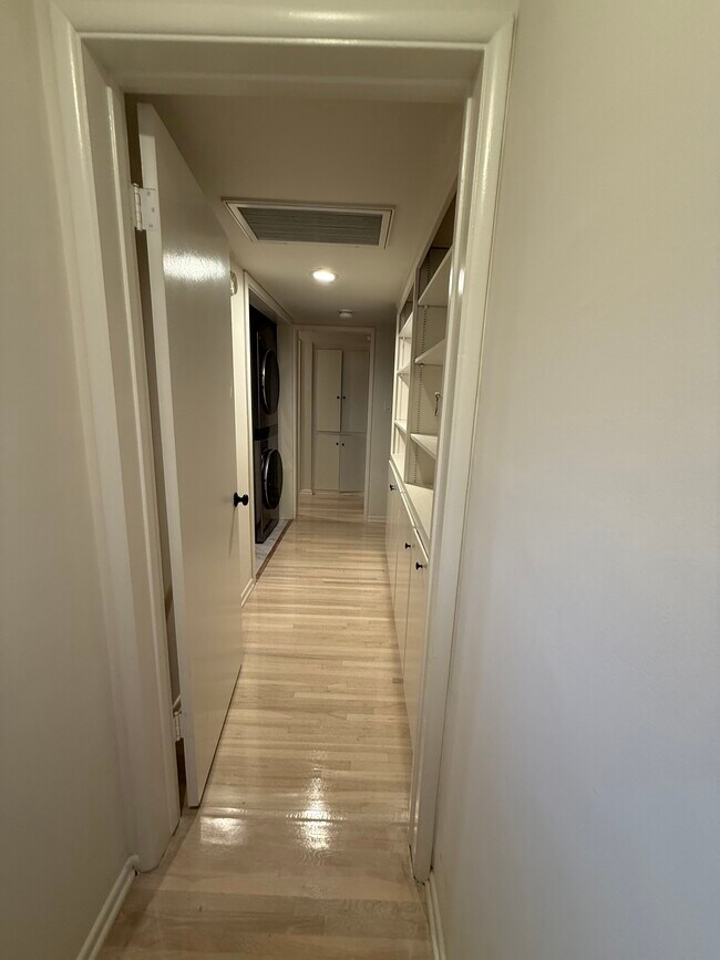 Building Photo - 7822 Bleriot Ave