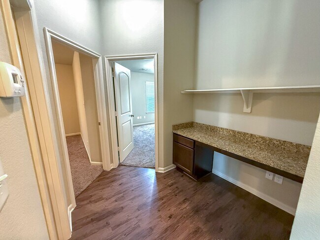 Building Photo - 117 Green Haven Dr