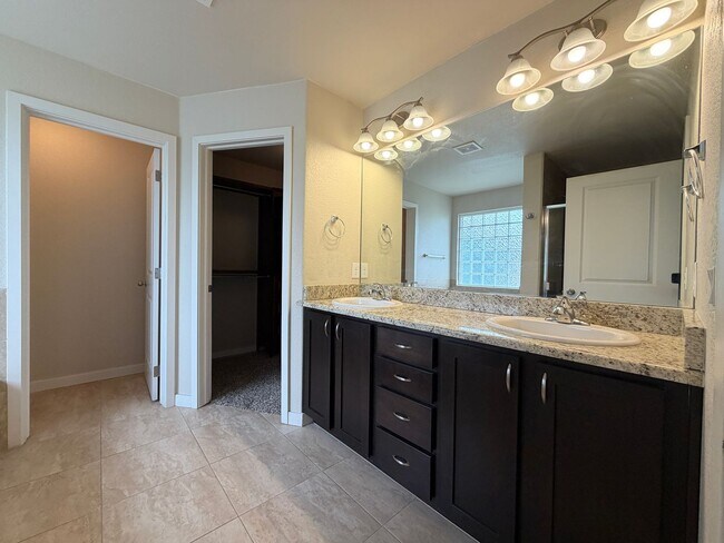 Building Photo - 3611 S Perth Cir
