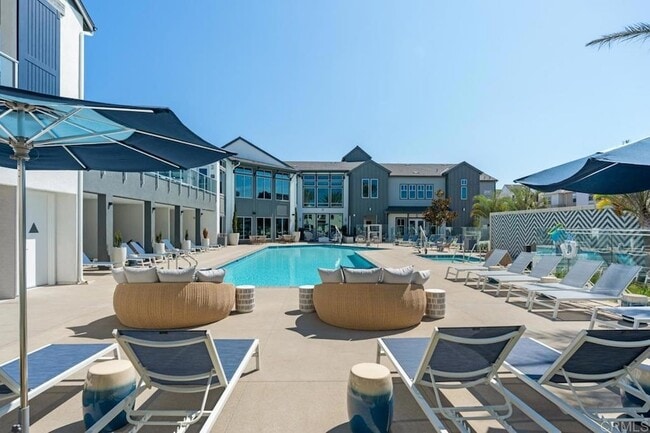 Building Photo - 3055 Avenida Torcello