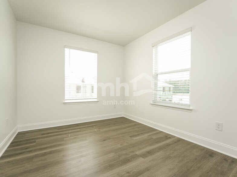 Building Photo - 104 Niven Ct