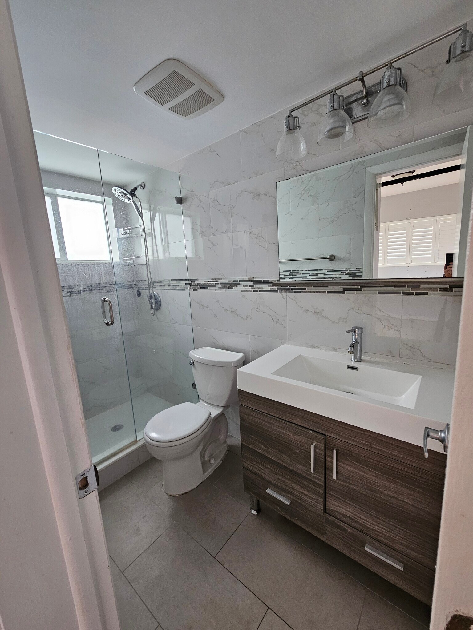 Building Photo - 6905 Bay Dr