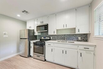 Building Photo - 1612 Elmhurst Dr