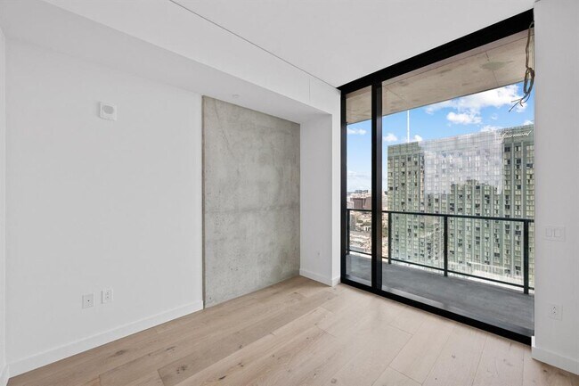 Building Photo - 610 Davis St