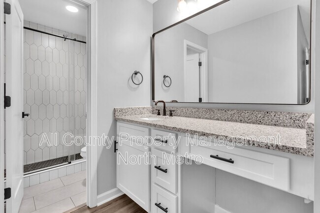 Building Photo - 1006 Canyon Point Cir