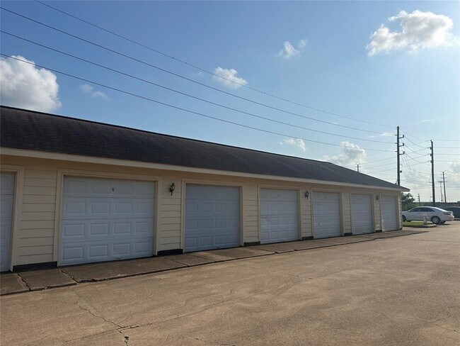 Building Photo - 2710 Grants Lake Blvd