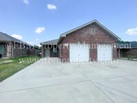 Building Photo - Novella  7508-7510 / Vo -JV