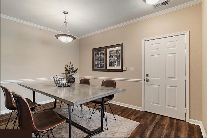 Dining room - 12833 Tradd St