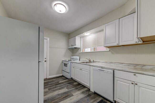 Building Photo - 3953 Tholozan Ave
