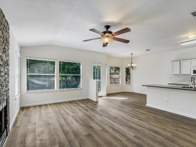 Building Photo - 1102 Brashear Ln