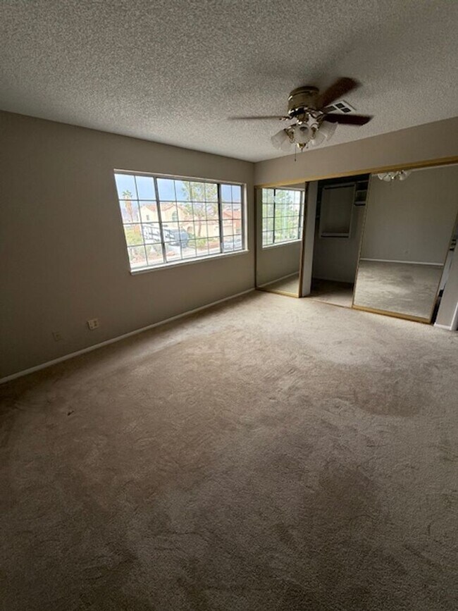 Building Photo - A Fabulous 4 Bedroom Home in Highland Hills