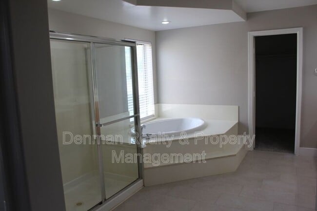 Building Photo - 6815 S 41st Ln