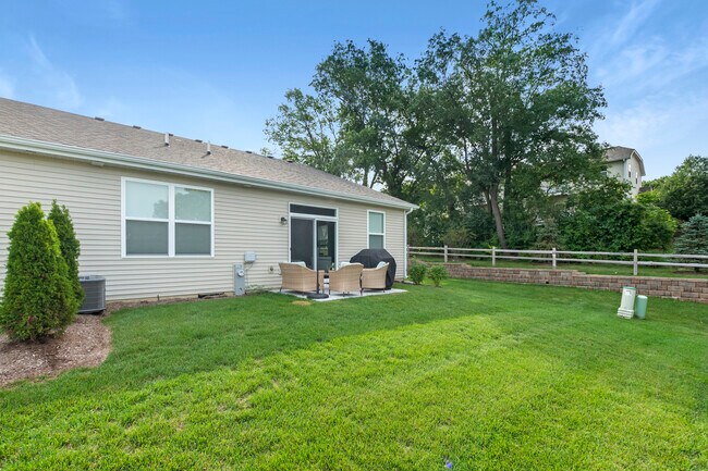 Building Photo - 216 Sussex Ct