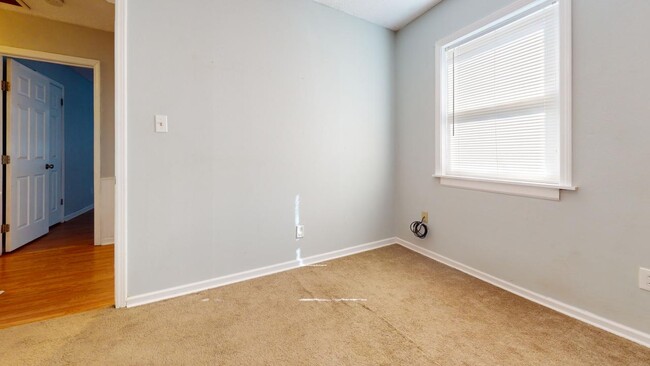 Building Photo - 1604 SE Jarman Ave
