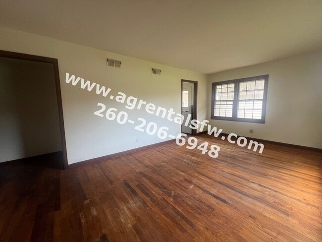 Building Photo - 2 Bedroom House