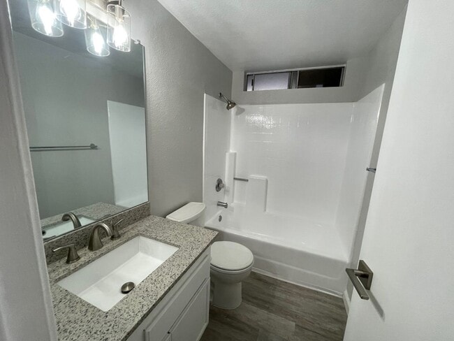 Building Photo - Located in the charming city of San Marcos This 2 bedroom 2 bathroom available on June