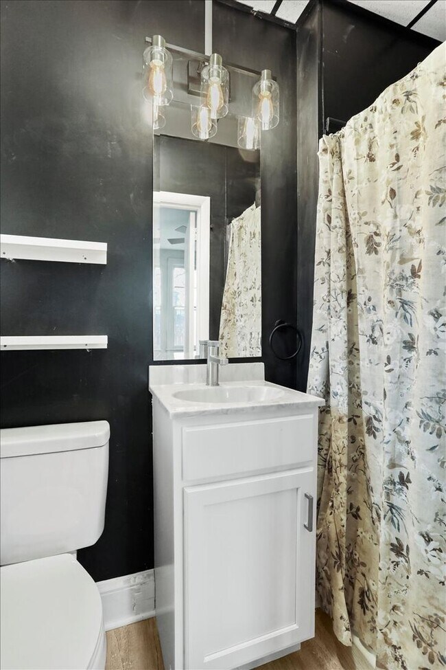 Building Photo - 1052 Edgar Ave