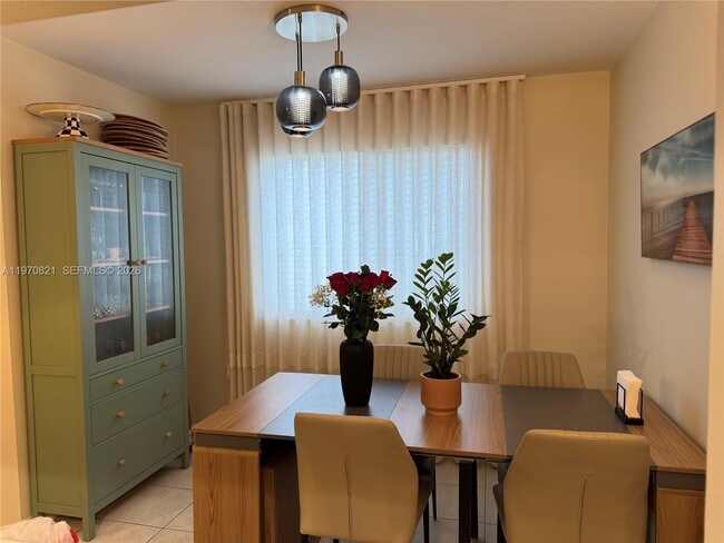 Building Photo - 882 NW 92nd Ave