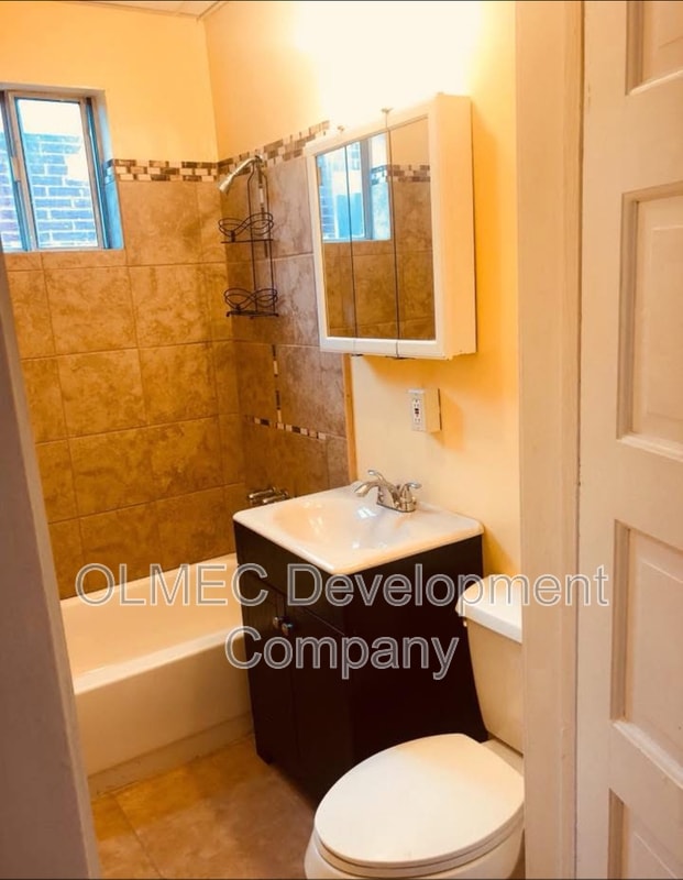 Building Photo - 817 Anaheim St