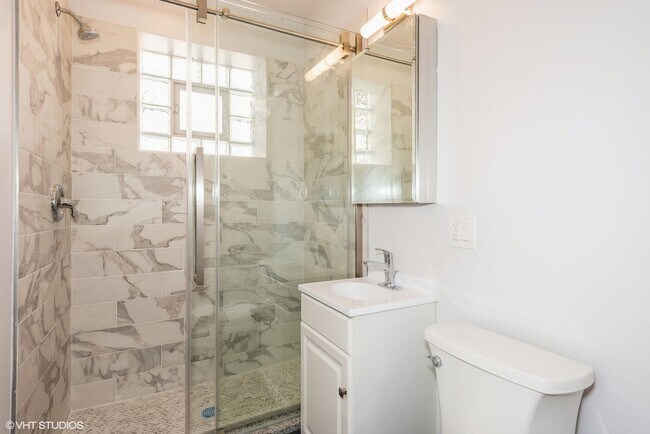 Building Photo - 3051 N Spaulding Ave