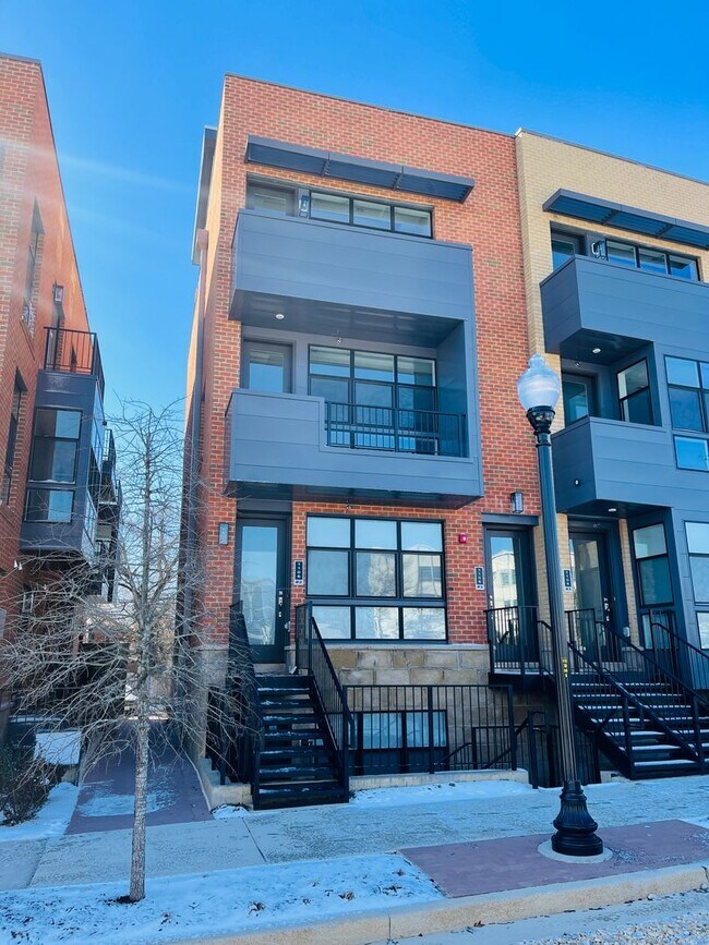 Building Photo - 1106 S Highland St