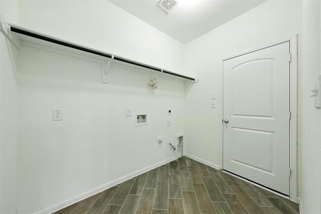 Building Photo - 6038 Jenna Wy