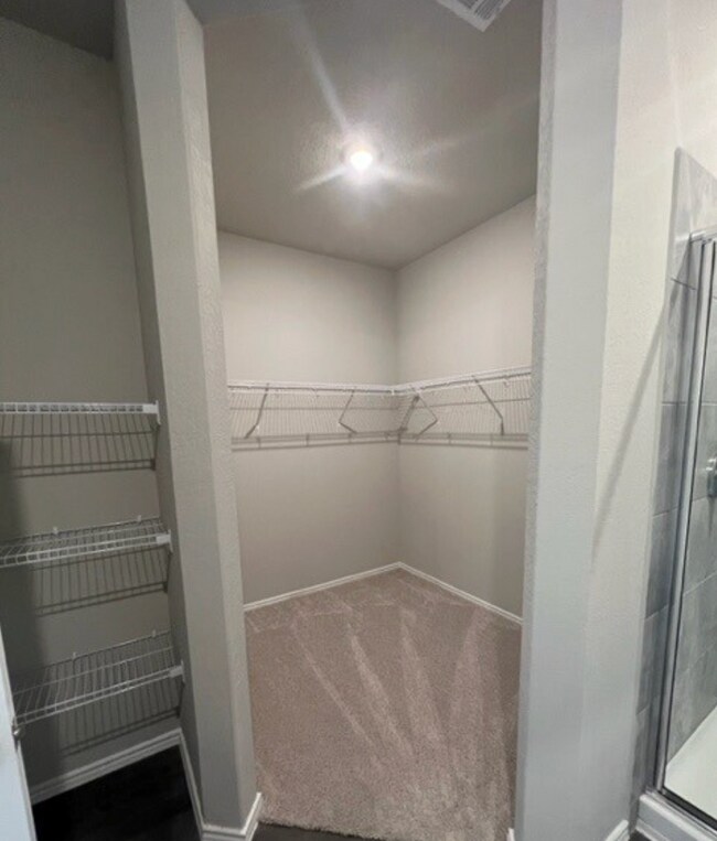 Building Photo - 596 Jennifer Wy