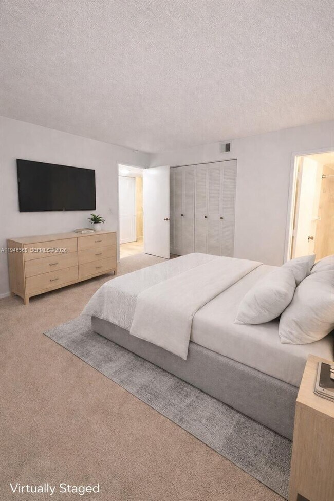 Building Photo - 102 Gardens Dr